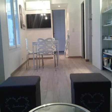 T2 Design Centre A Pied Apartment
